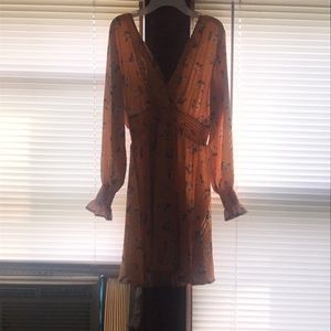 I’m selling a yellow flower dress it’s a small fit and I’m located in Milwaukee